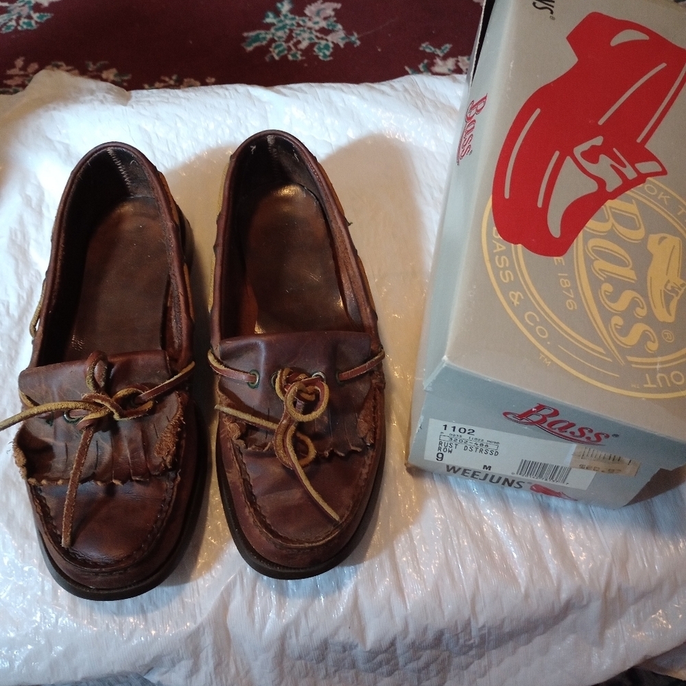 Bass leather shoes women's size 9